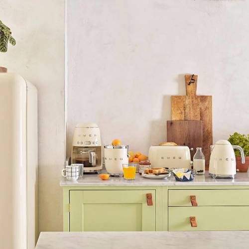 Elektrische waterkoker Cr&egrave;me - Zilverschoon smeg ecru serie - KLF03CREU