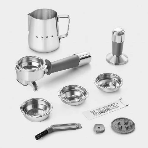 Espresso machine met bonenmaler Cr&egrave;me - Zilverschoon smeg espresso bonenmaler creme accessoires - EGF03CREU