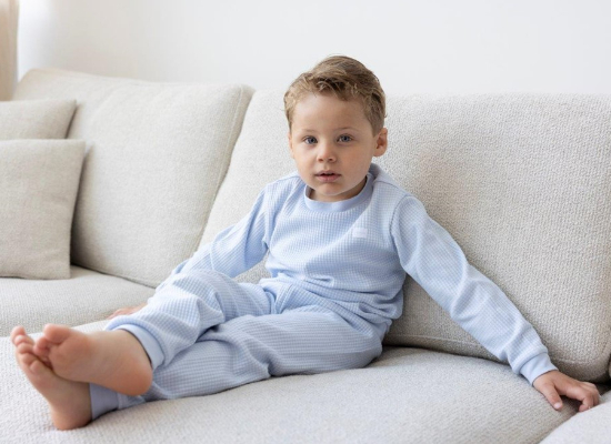 Wafelpyjama baby blue - Zilverschoon wafelpyama babyblauw 305618 kids sfeer 1 - 305618 kids