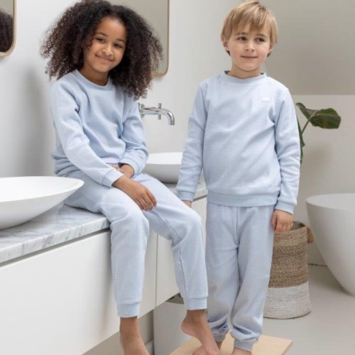 Wafelpyjama baby blue - Zilverschoon wafelpyama babyblue 305618 kids sfeer3 1 - 305618 kids