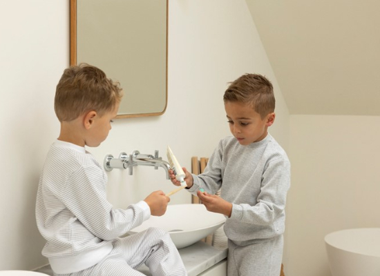 Wafelpyjama grijs melange - Zilverschoon wafelpyama grijs 305603 kids sfeer1 1 - 305612 kids