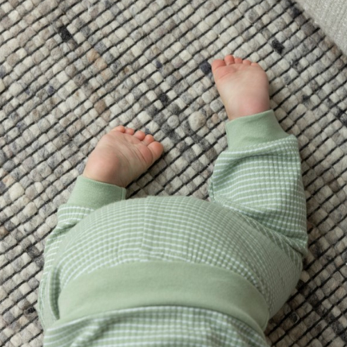 Wafelpyjama groen melange - Zilverschoon wafelpyama groen melange detail broek baby dreumes 305613 - 305613