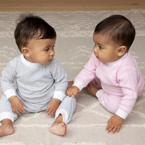 Wafelpyjama marine - Zilverschoon wafelpyama roze wit sfeer1 baby 305602 - 305600