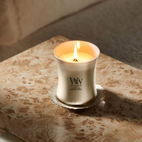 Geurkaars Cypress Ore medium - Zilverschoon woodwick cypress ore sfeer1 - 2659629E