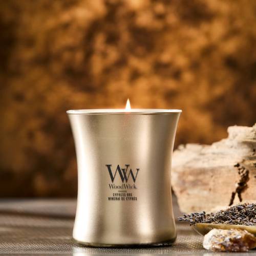 Geurkaars Cypress Ore medium - Zilverschoon woodwick cypress ore sfeer2 - 2659629E